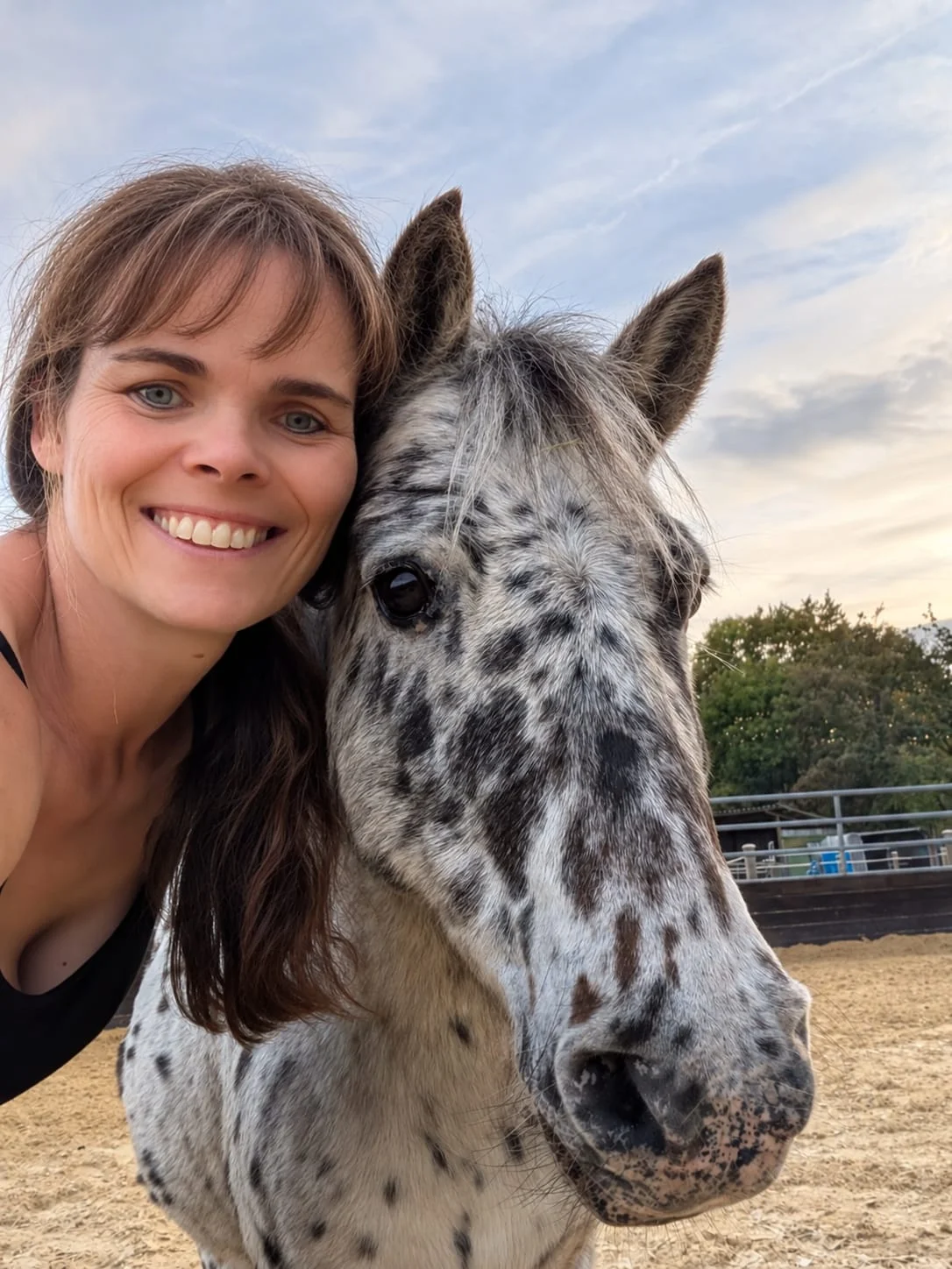 Inhaberin von Pünktchen Ponys mit gepunktetem Pony